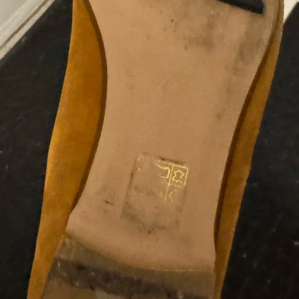 Flats with Rounded Toe - Picture 2 of 3